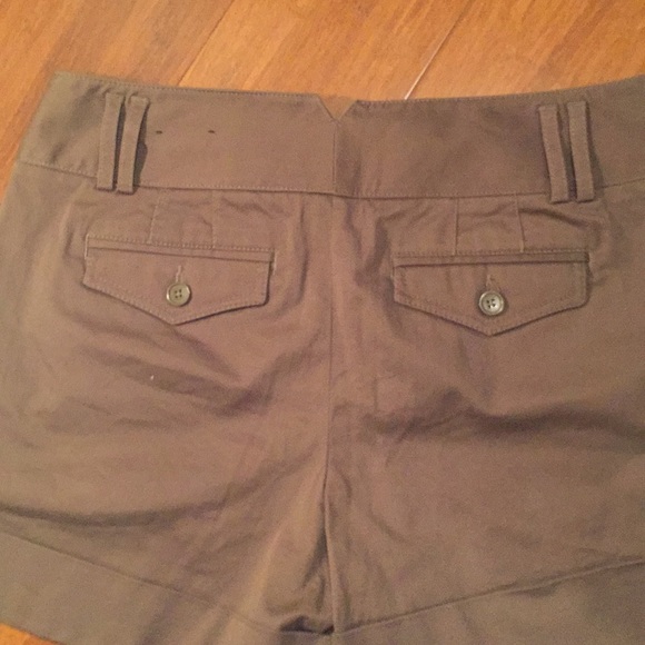 Express Shorts - Picture 5 of 6